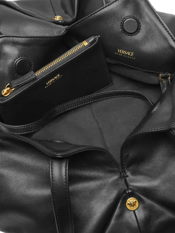 【関税込み】Versace ブラック Protea ショルダーバッグ Versace Protea Shoulder Bag | Black | FARFETCH