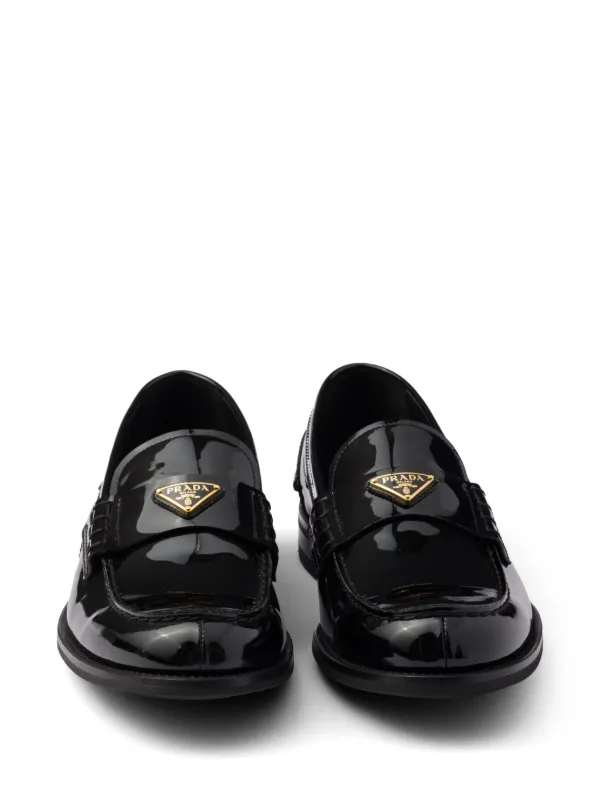 ローファー・オックスフォード PRADA BRUSHED LEATHER LOAFERS WITH L RING Prada Brushed Leather Loafers | Black | FARFETCH RO