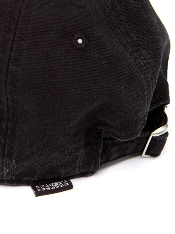 MM6 Maison Margiela エンブロイダリー キャップ | ブラック MM6 Maison Margiela エンブロイダリー キャップ | ブラック
