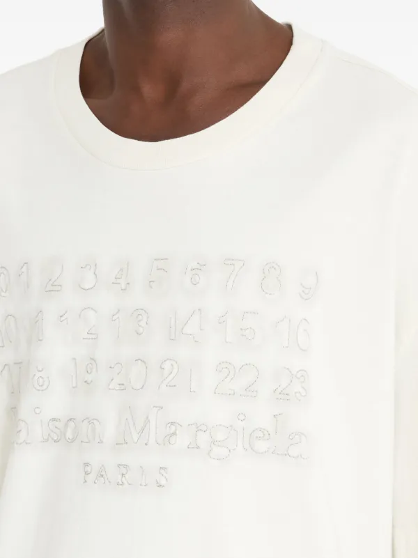 【関税込み】Maison Margiela ベージュ パッチ Tシャツ Maison Margielaのベージュ Numeric Logo Tシャツがセール中