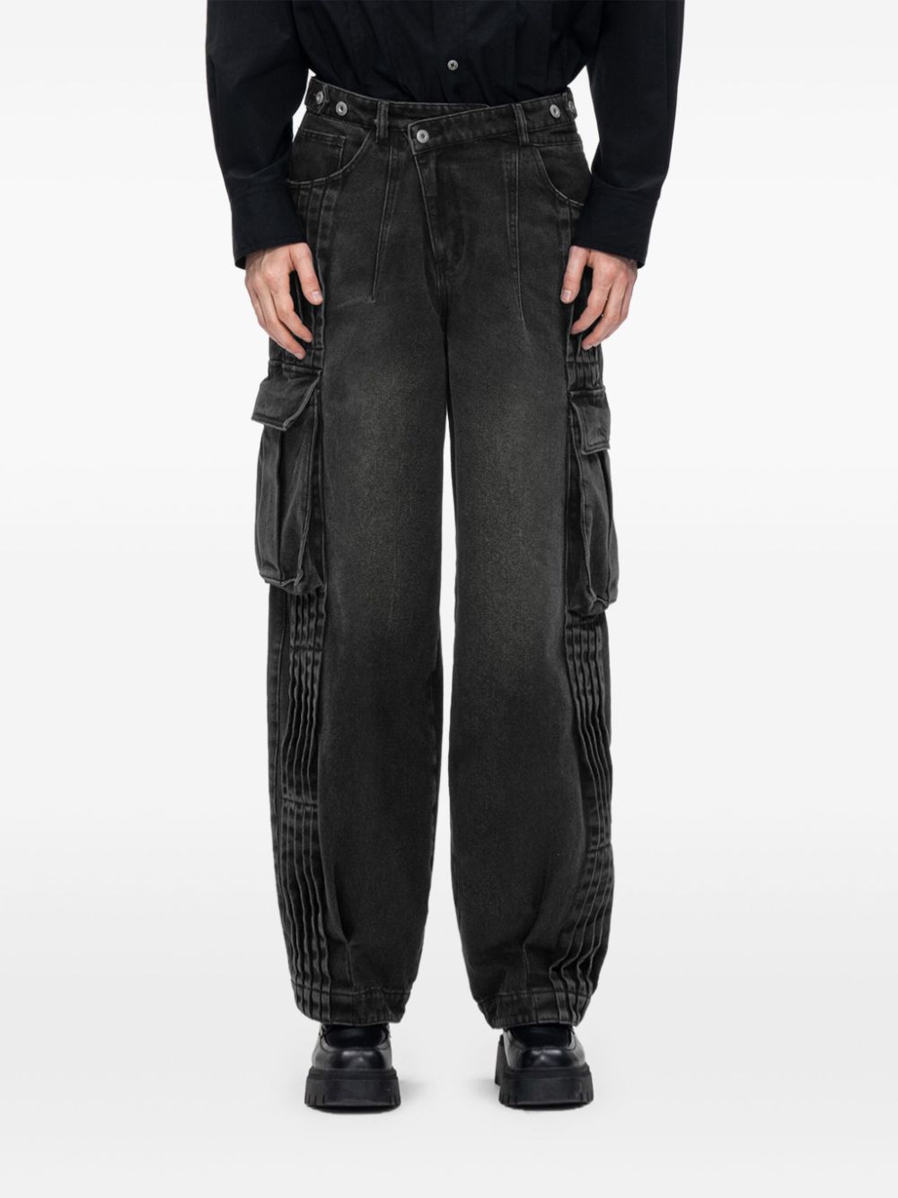 Feng Chen Wang Geplooide cargo jeans Zwart