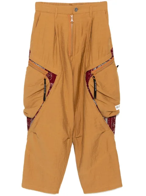 Mostly Heard Rarely Seen pantalones cargo con parche de cachemira