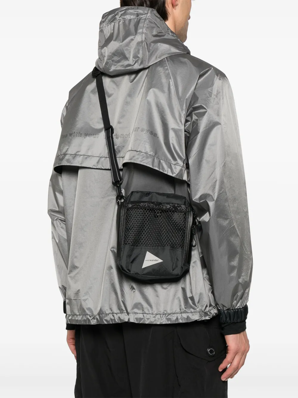 and Wander logo-print messenger bag - Zwart