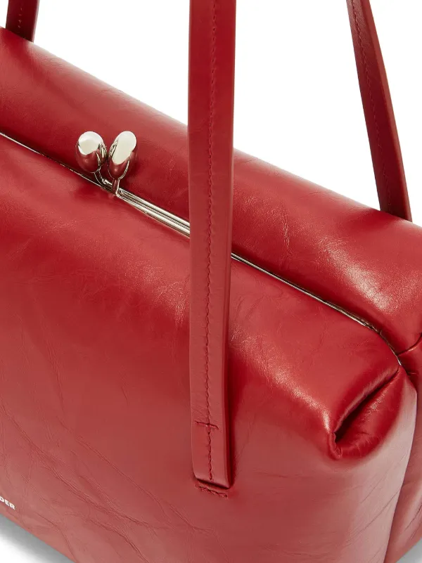 【関税込み】Jil Sander レッド スモール Goji Pillow バッグ Jil Sander: Red Goji Pillow Small Bag | SSENSE