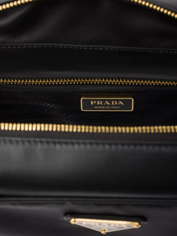 買い保障できる Black Prada Demi-lune large leather shoulder
