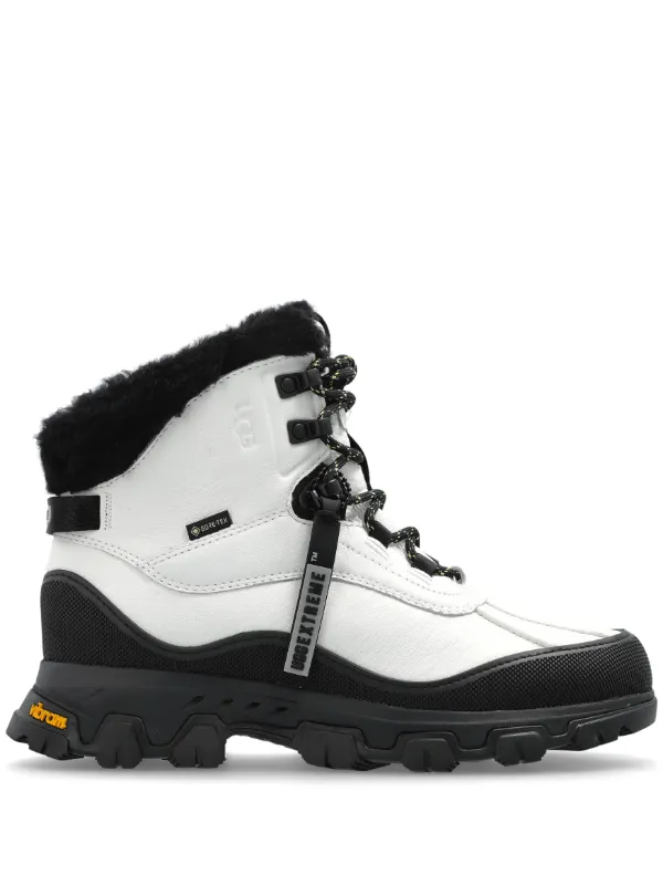 UGG Adirondack Meridian ブーツ | ホワイト | FARFETCH JP