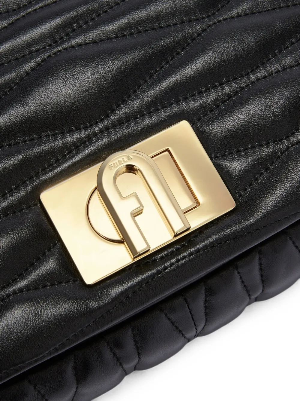 FURLA 黒 キルティング ナイロン バッグ Furla キルティング ショルダーバッグ | ブラック | FARFETCH JP