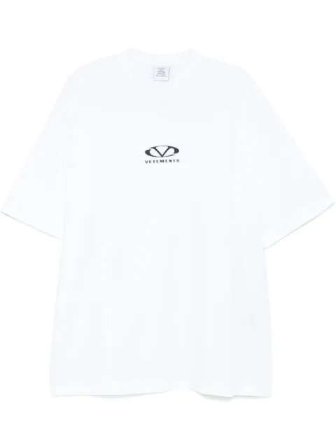VETEMENTS تيشيرت بطبعة شعار الماركة