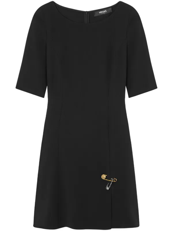 【VERSACE】安全ピン付きサテンのミニドレス Versace セーフティピン サテンミニドレス | ブラック | FARFETCH JP