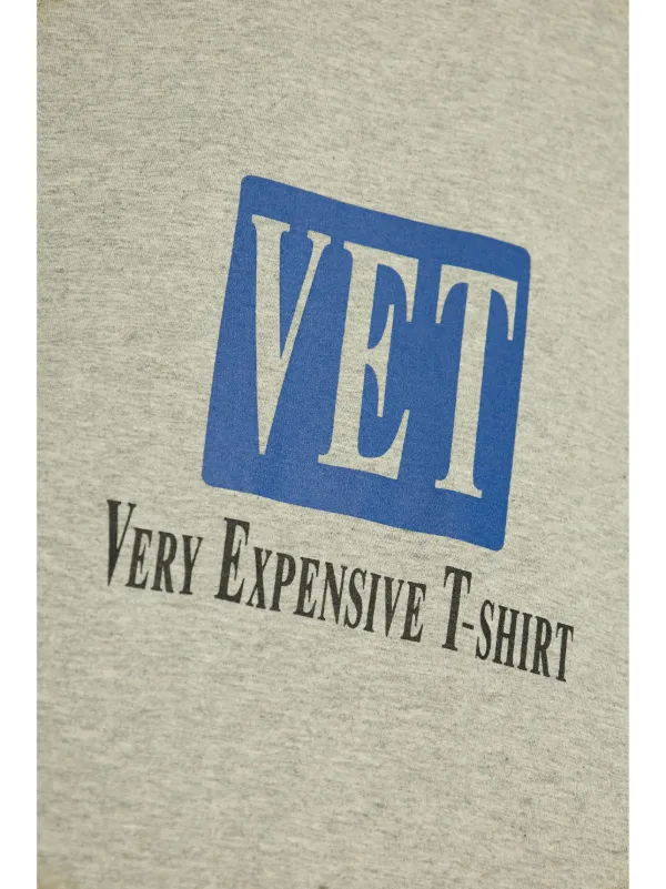 【関税込み】VETEMENTS グレー Regular ロゴ Tシャツ VETEMENTS ロゴ Tシャツ | グレー | FARFETCH JP