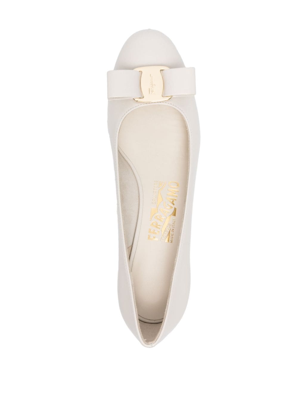 Ferragamo 35 mm Vara pumps met strik Beige