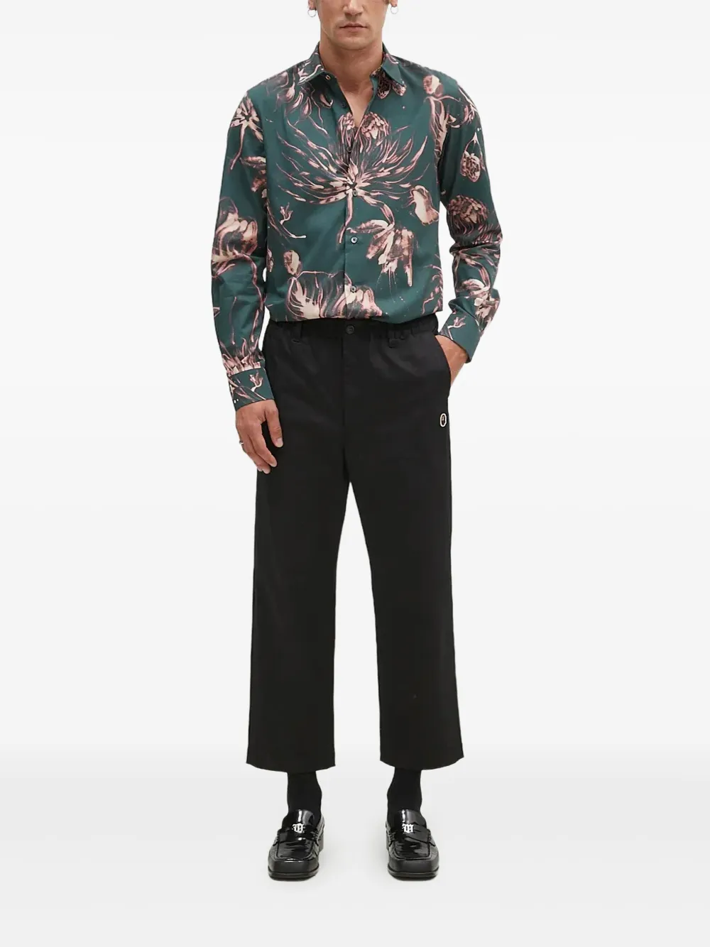 A BATHING APE® logo-appliqué trousers | Pantalones cortos | Image 2