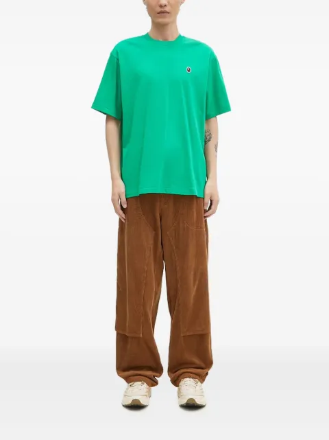 A BATHING APE® playera con aplique del logo