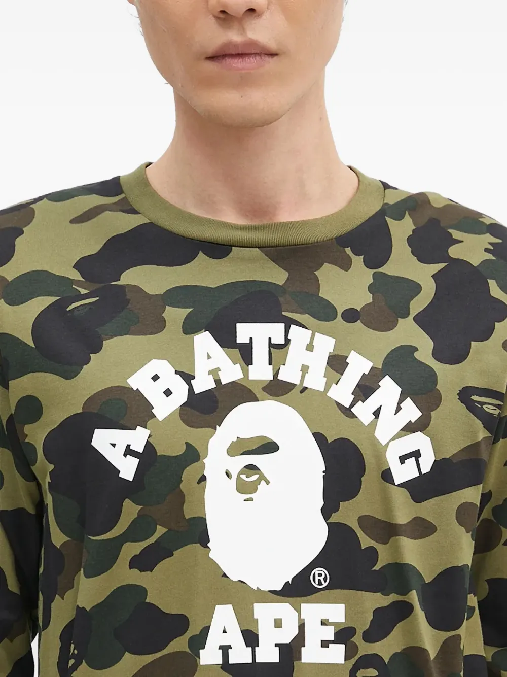 A BATHING APE T-shirt met camouflageprint en lange mouwen Groen