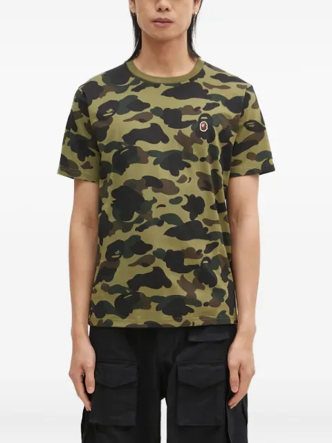 A BATHING APE® playera con estampado militar