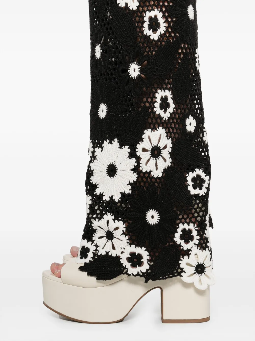 Maje Broek met geborduurde bloemen Zwart
