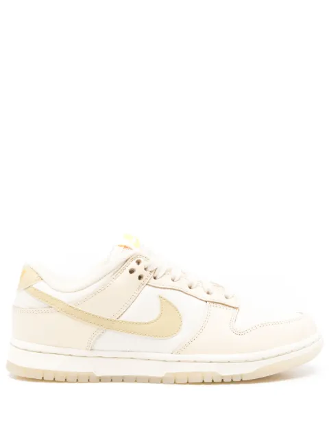 Nike Dunk Low sneakers