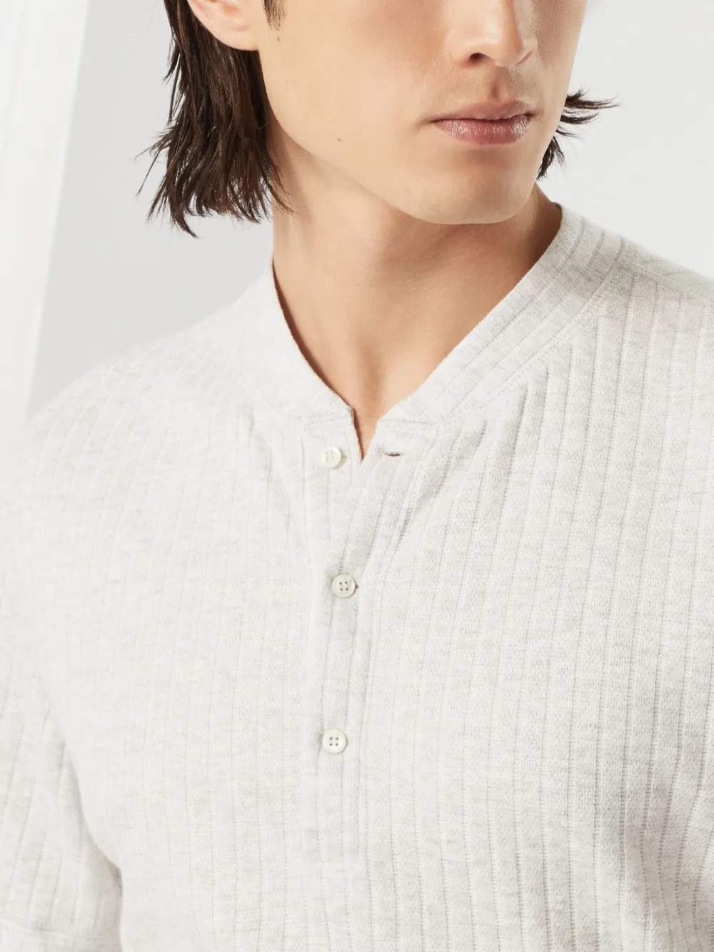 Brunello Cucinelli Geribbeld T-shirt met V-hals Grijs