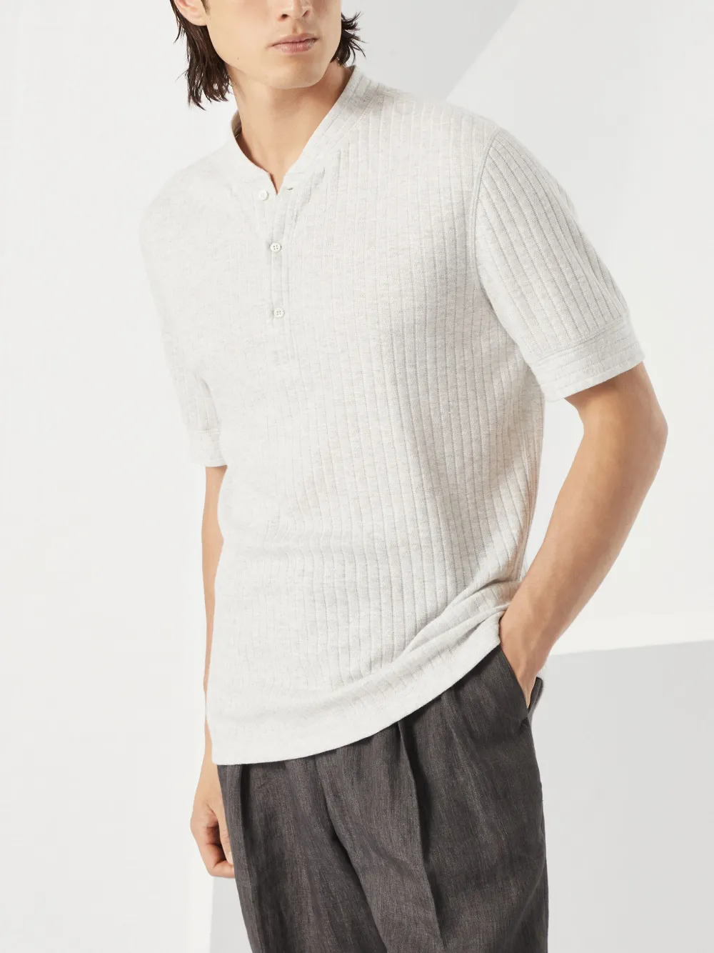 Brunello Cucinelli Geribbeld T-shirt met V-hals Grijs