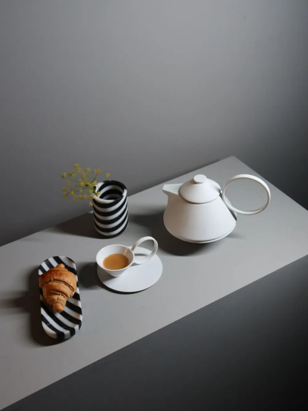 Editions Milano Alice Pen Tray (22cm X 8cm) In White