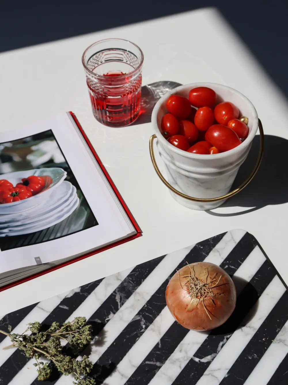 Shop Editions Milano Alice Chopping Board In 黑色