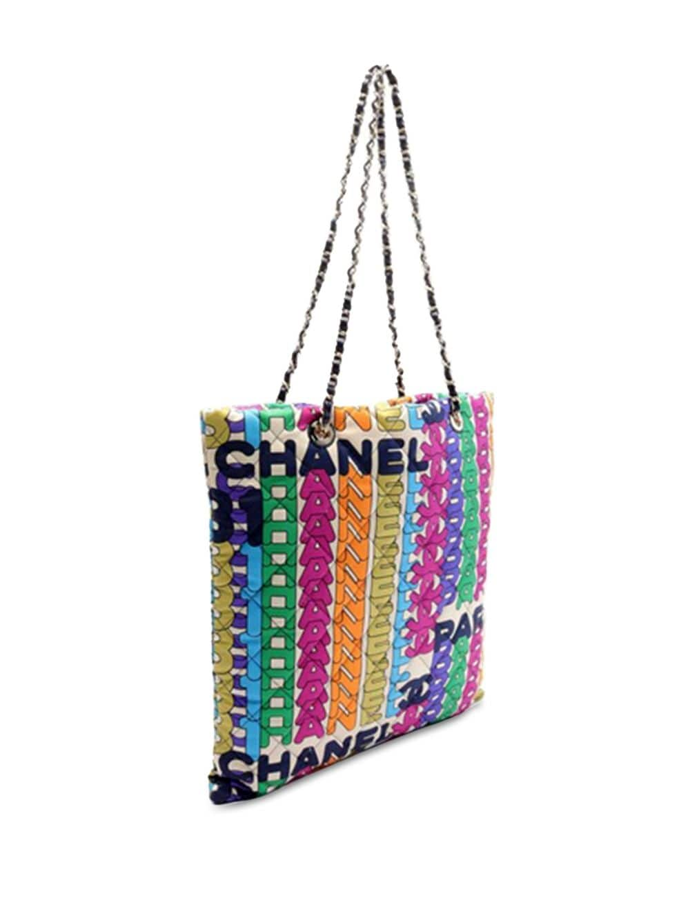 CHANEL Pre-Owned 2021-2024 Quilted Printed Nylon Logo Shopping tote bag - Veelkleurig