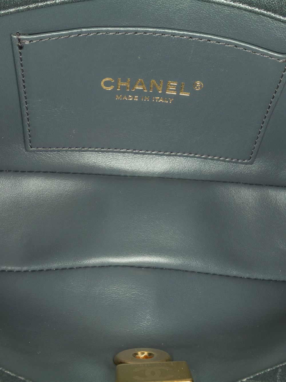 CHANEL Pre-Owned 2021-2024 Quilted Metallic Lambskin Logo Charm Chain Flap crossbody bag WOMEN