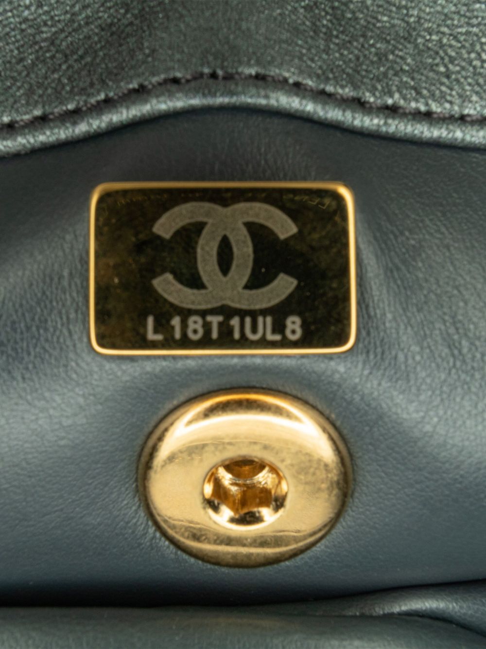 CHANEL Pre-Owned 2021-2024 Quilted Metallic Lambskin Logo Charm Chain Flap crossbody bag WOMEN