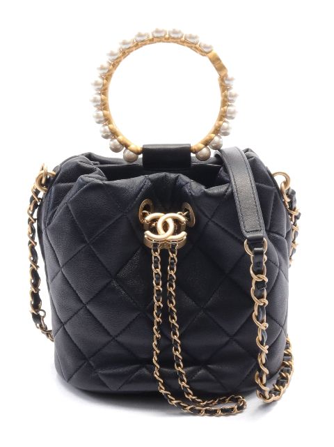 CHANEL 2021 diamond-quilted bucket bag Women