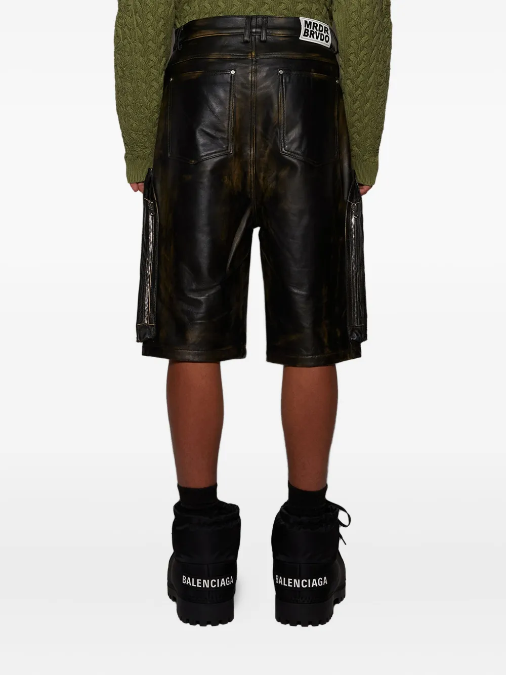 Who Decides War Gerafelde leren cargo shorts Zwart