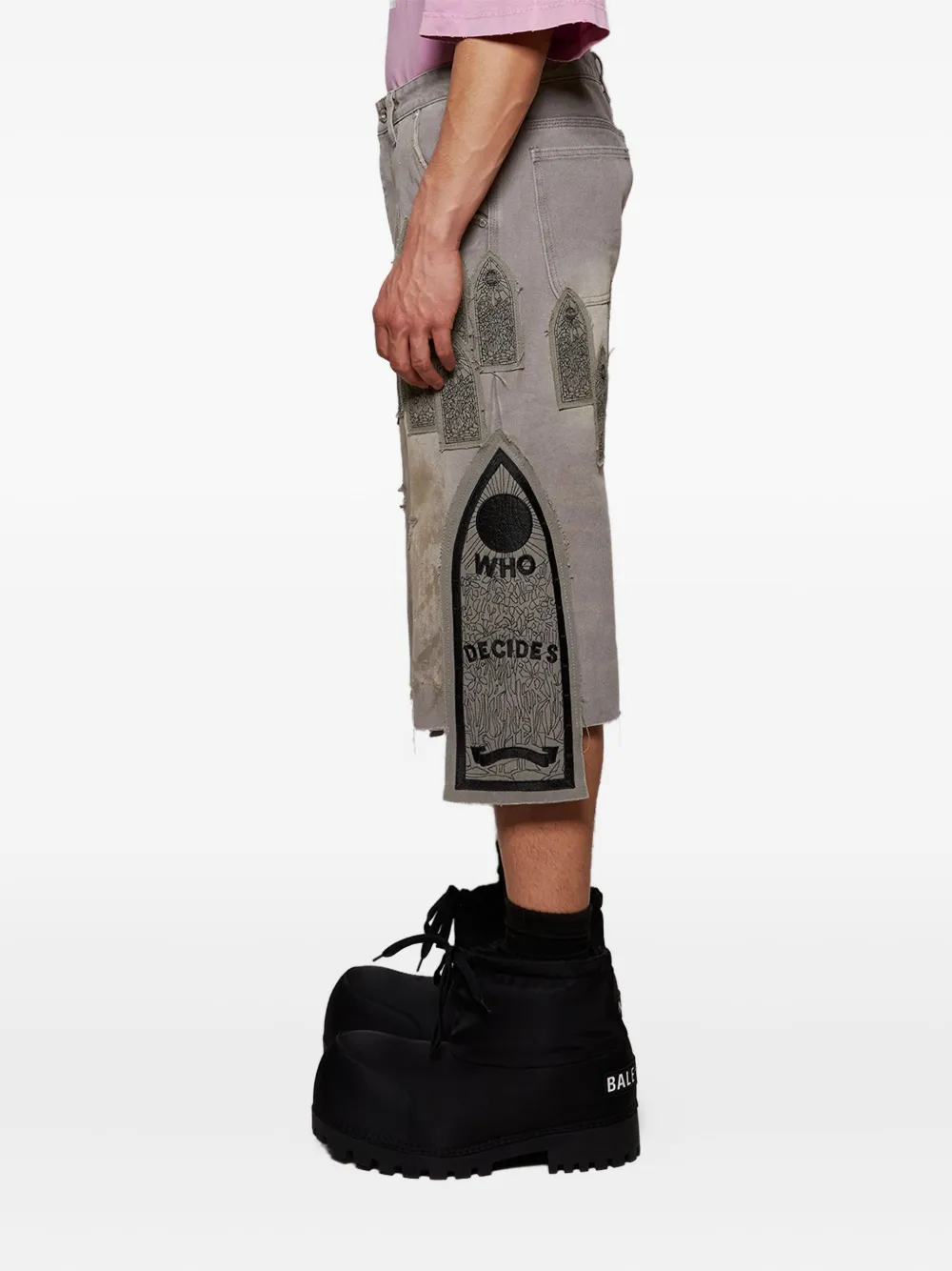 Who Decides War Shorts met print Grijs