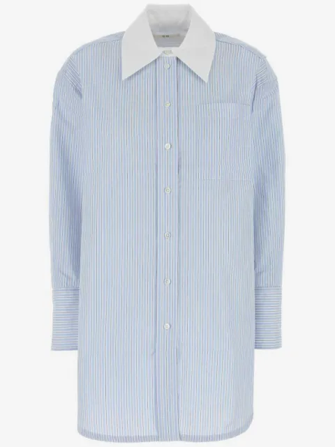 Co camisa con rayas estampadas