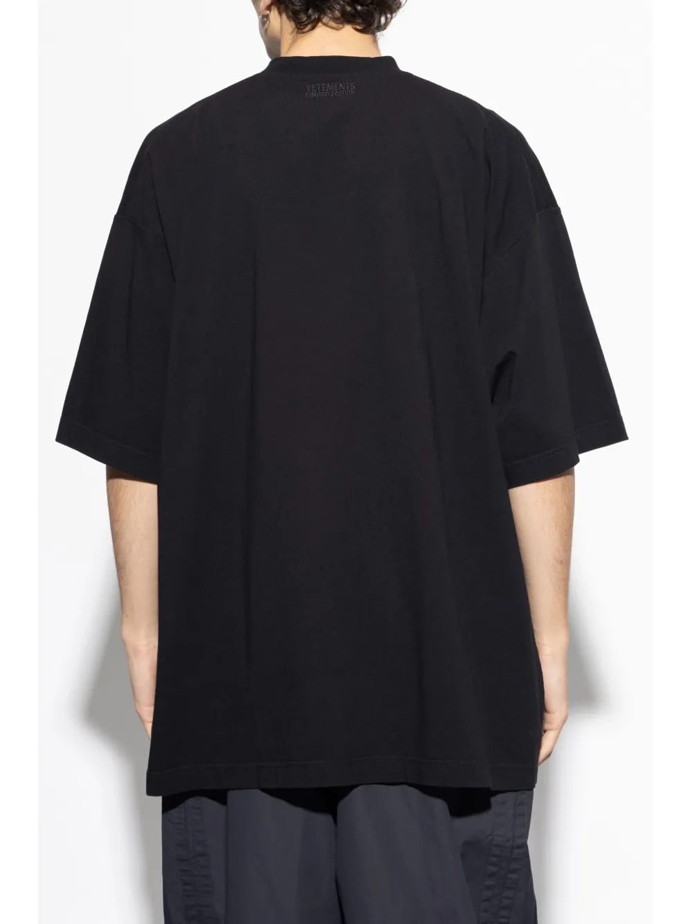 VETEMENTS T-shirt met tekst Zwart