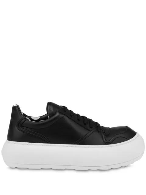 Moschino baskets en cuir