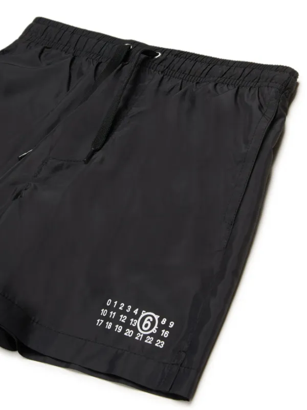 大人もOK! MM6 Maison Margiela Kids ロゴ スイムショーツ MM6 Maison Margiela Kids ロゴ スイムショーツ | ブラック