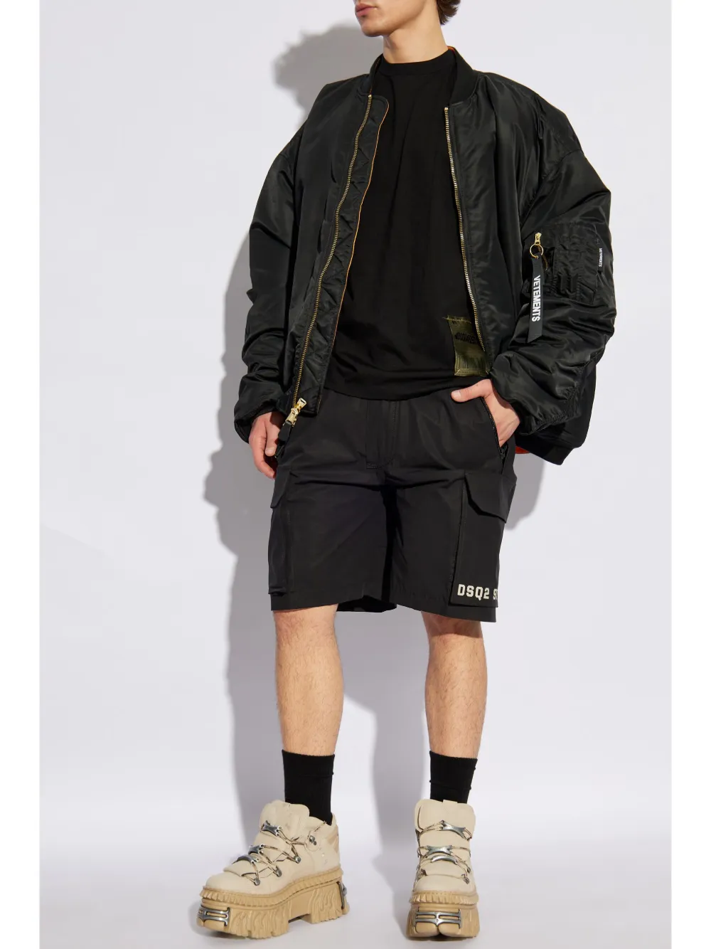 DSQUARED2 logo-print cargo shorts | Cargo Shorts | Image 2