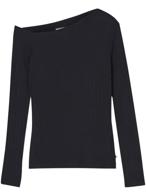 Closed top con hombro descubierto