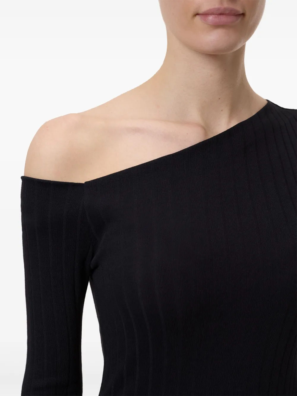 CLOSED ONE-SHOULDER TOP 