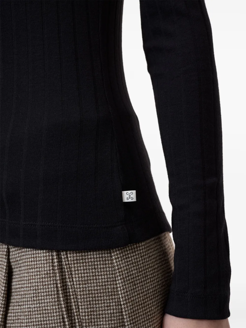 CLOSED ONE-SHOULDER TOP 