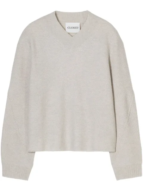 Closed wool sweater