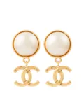 CHANEL Pre-Owned 1994 CC faux-pearl clip-on earrings - Gold