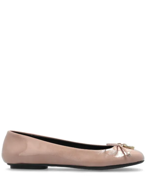 Furla flats con placa del logo