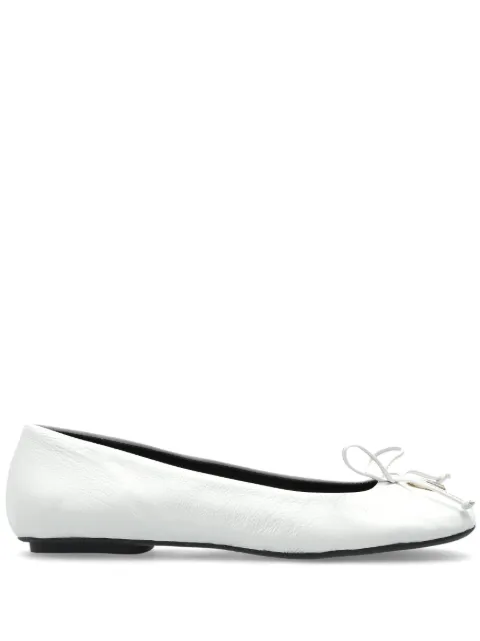 Furla flats con placa del logo