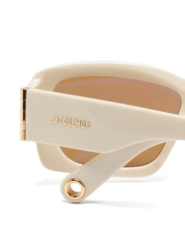 JACQUEMUS ジャックムス 多角形 ベージュ×マットゴールド サングラス Jacquemus The Croisiere Sunglasses | Neutrals | FARFETCH