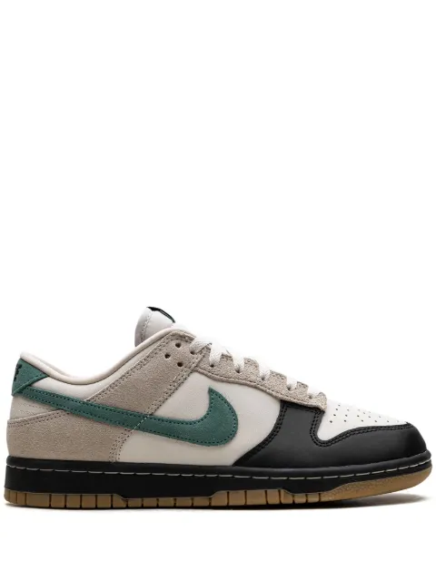 Nike Dunk Low sneakers