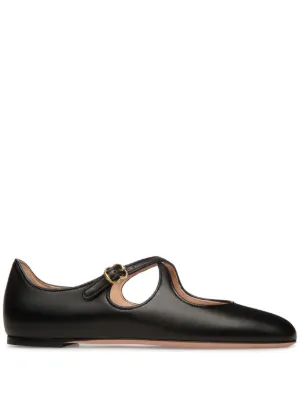 BALLY バリー フラットシューズ バリー、チャーミングなフラットシューズ「バリーリーナ」の新作