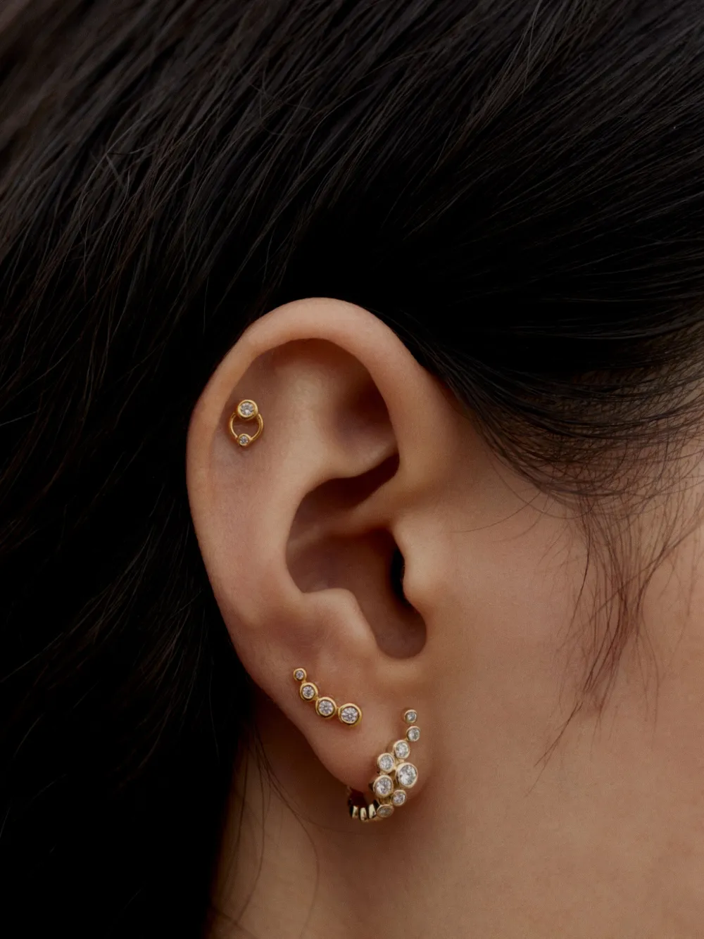 Maria Black 14k Yellow Gold Garbo Huggie Earring In ゴールドトーン