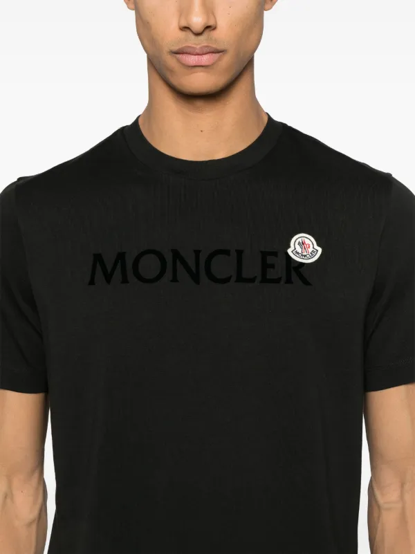 【MONCLER】FLOCKED COTTON T-SHIRT Tシャツ フロック加工ロゴ Moncler flocked-logo Cotton T-shirt | Blue | FARFETCH
