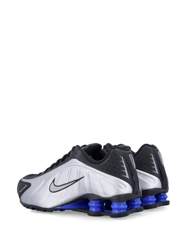 Nike Shox R4 スニーカー | グレー | FARFETCH JP