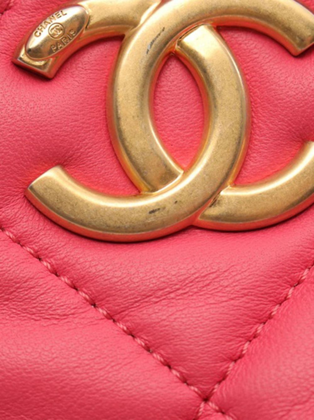 CHANEL 2020 Quilted Lambskin Diamond crossbody bag Women